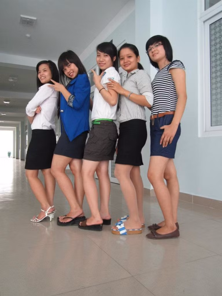 Mình là người hòa đồng và thích giúp đỡ người khác... Mình là người hòa đồng và thích giúp đỡ người khác...