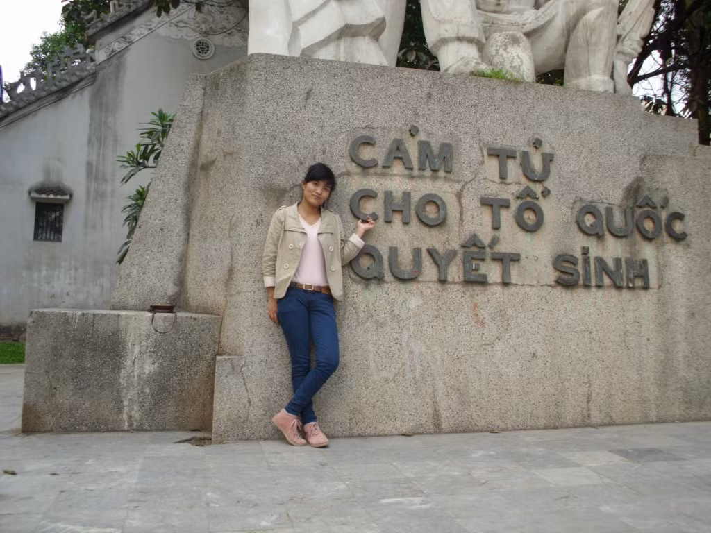 Mình là người vui vẻ nhưng hơi trẻ con, có khả năng giao tiếp tốt. Mình thích đọc truyện cổ tích Việt Nam và xem bóng đá khi có đội tuyển Việt Nam tham gia.