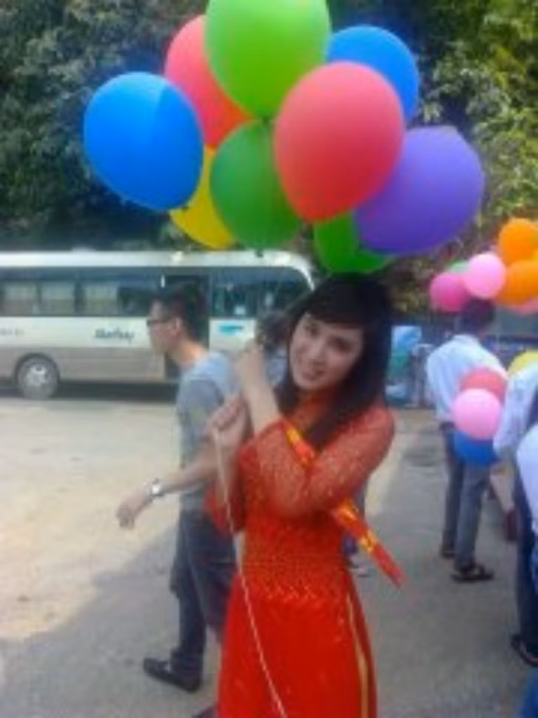 Mình là người yêu cuộc sống, thích mộng mơ. Với mình cuộc sống luôn là màu hồng.