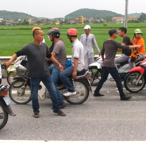 Dẹp đường.