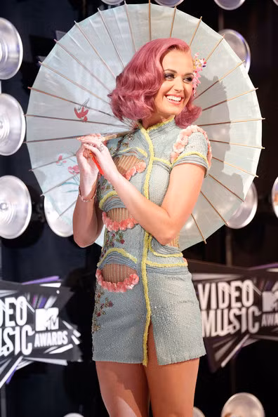 Katy Perry chính là nữ hoàng của VMAs năm nay với giải thưởng quan trọng nhất Video của năm cho "Firework"