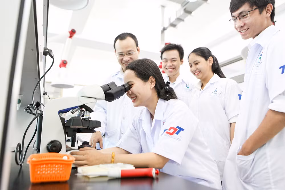 Trong ba năm trở lại đây, tỷ lệ sinh viên tự tạo việc làm và có việc làm trong vòng 01 năm kể từ thời điểm tốt nghiệp của Trường Đại học Tôn Đức Thắng luôn đạt 100% (Ảnh: Trường Đại học Tôn Đức Thắng cung cấp)