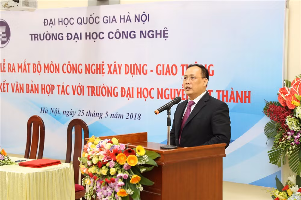 Giáo sư Nguyễn Đình Đức, Đại học Quốc gia Hà Nội (Ảnh webisite nhà trường)