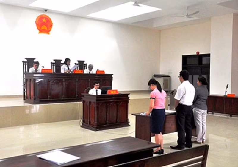 Chính quyền thành phố Đà Nẵng đã khởi kiện các "nhân tài" thuộc đề án 922 ra tòa để đòi bồi hoàn kinh phí. Ảnh: Báo Người Lao Động Chính quyền thành phố Đà Nẵng đã khởi kiện các "nhân tài" thuộc đề án 922 ra tòa để đòi bồi hoàn kinh phí. Ảnh: Báo Người Lao Động