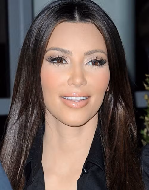 Gương mặt của Kim Kardashian cũng là một "thành quả" của botox. Gương mặt của Kim Kardashian cũng là một "thành quả" của botox.