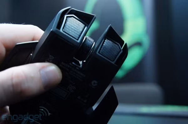Mặc dù tới tận quý 4 năm nay, Razer Ouroboros mới được bán ra chính thức. Nhưng hiện tại, nó đã được gắn giá 130 đôla (khoảng hơn 2.600.000 vnđ) trên gian hàng trực tuyến của Razer. Mặc dù tới tận quý 4 năm nay, Razer Ouroboros mới được bán ra chính thức. Nhưng hiện tại, nó đã được gắn giá 130 đôla (khoảng hơn 2.600.000 vnđ) trên gian hàng trực tuyến của Razer.