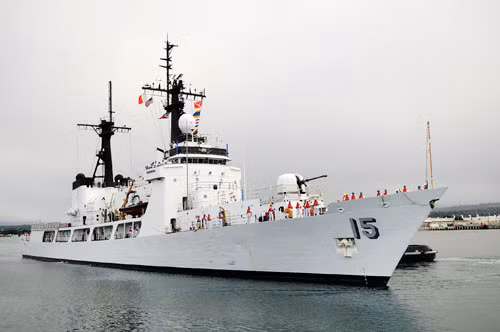 Tàu chiến lớn nhất Hải quân Philippines BRP Gregorio del Pilar (trên) và BRP Ramon Alcazar (dưới) mua lại từ lực lượng tuần duyên bờ biển Mỹ.