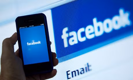 8,7% trong số 955 triệu tài khoản người dùng trên toàn cầu của Facebook là tài khoản trùng lặp, tài khoản cho vật nuôi và để gửi thư rác. (Ảnh: The Guardian)