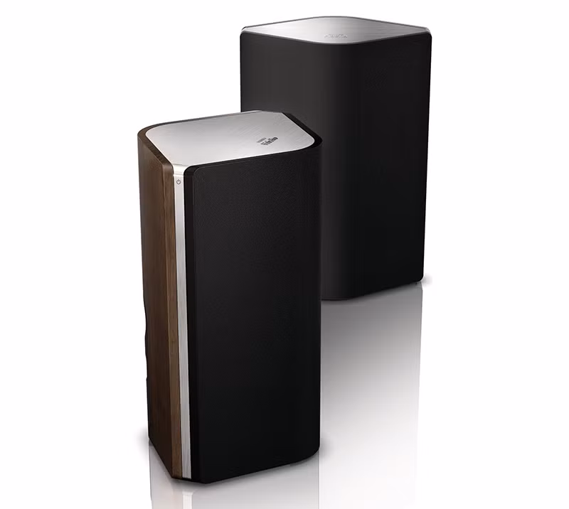 Loa không dây của châu Âu: Philips Fidelio A9 (AW9000) Hệ thống loa này có tích hợp Wifi, nhờ vậy, nó có thể chơi nội dung đang chứa trên máy tính, dịch vụ đám mây hay trong NAS của gia đình. Hãng sản xuất có cung cấp một app dành cho Fidelio A9 để người dùng có thể điều khiển các tính năng của loa. Hệ thống có hai phần, một bộ phận là loa, bộ phận còn lại được tích hợp thêm amply, phần cứng mạng. Chất lượng âm thanh cho ra tốt, âm tách biệt, rõ ràng ở nhiều tần số khác nhau. Loa không dây của châu Âu: Philips Fidelio A9 (AW9000) Hệ thống loa này có tích hợp Wifi, nhờ vậy, nó có thể chơi nội dung đang chứa trên máy tính, dịch vụ đám mây hay trong NAS của gia đình. Hãng sản xuất có cung cấp một app dành cho Fidelio A9 để người dùng có thể điều khiển các tính năng của loa. Hệ thống có hai phần, một bộ phận là loa, bộ phận còn lại được tích hợp thêm amply, phần cứng mạng. Chất lượng âm thanh cho ra tốt, âm tách biệt, rõ ràng ở nhiều tần số khác nhau.