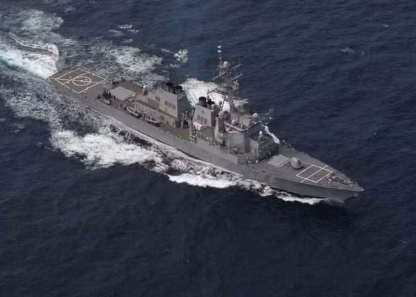 Tàu khu trục USS Ross.