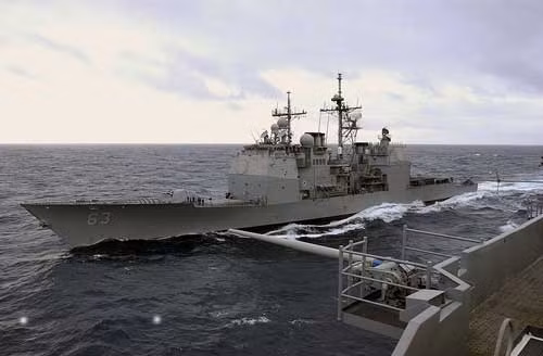 Tuần dương hạm lớp Ticonderoga USS Cowpens (CG-63).