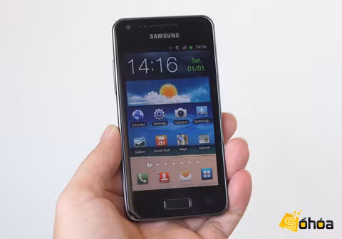 Samsung Galaxy S Advance: Galaxy S Advance là model nâng cấp của chiếc Galaxy S đầu tiên, thiết kế của máy có nhiều điểm giống Galaxy Nexus. Model có màn hình 4 inch với kiểu dáng gọn, thiết bị sử dụng công nghệ Super AMOLED. Máy được trang bị chip xử lý Cortex-A9 dual core, tốc độ 1GHz. Máy có bộ nhớ trong 8GB, hỗ trợ đầy đủ các kết nối, camera 5 megapixel và chạy hệ điều hành Android 2.3. Sản phẩm được bán với giá 9,5 triệu đồng. Samsung Galaxy S Advance: Galaxy S Advance là model nâng cấp của chiếc Galaxy S đầu tiên, thiết kế của máy có nhiều điểm giống Galaxy Nexus. Model có màn hình 4 inch với kiểu dáng gọn, thiết bị sử dụng công nghệ Super AMOLED. Máy được trang bị chip xử lý Cortex-A9 dual core, tốc độ 1GHz. Máy có bộ nhớ trong 8GB, hỗ trợ đầy đủ các kết nối, camera 5 megapixel và chạy hệ điều hành Android 2.3. Sản phẩm được bán với giá 9,5 triệu đồng.