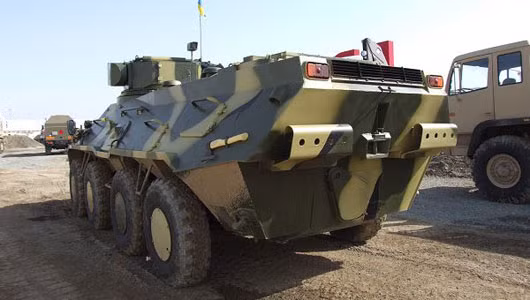 Đuôi xe BTR-3E1, với hai cụm đèn xi nhan. Việc thiết kế đèn cho xe bọc thép là việc cần thiết để khi cần nó hoàn toàn có thể di chuyển trên tuyến giao thông. Đuôi xe BTR-3E1, với hai cụm đèn xi nhan. Việc thiết kế đèn cho xe bọc thép là việc cần thiết để khi cần nó hoàn toàn có thể di chuyển trên tuyến giao thông.