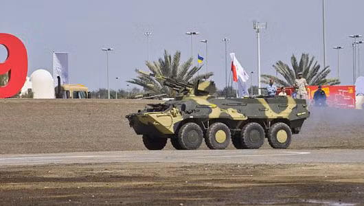 Xe được bố trí khoang lái phía trước, tiếp đó là khoang chở quân và không động cơ nằm ở đuôi xe. Xe được bố trí khoang lái phía trước, tiếp đó là khoang chở quân và không động cơ nằm ở đuôi xe.