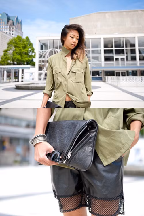 Mạnh mẽ và khỏe khoắn khi phối shorts da cùng với những chiếc áo sơmi hay áo khoác military.