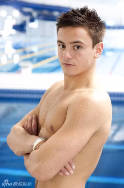 Tom Daley (1994): thần đồng nhảy cầu nước Anh với gương mặt đẹp và hình thể vạm vỡ. Tom Daley (1994): thần đồng nhảy cầu nước Anh với gương mặt đẹp và hình thể vạm vỡ.