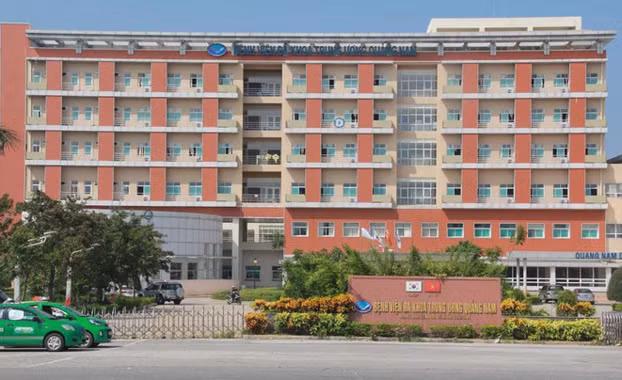 Bệnh viện đa khoa Trung ương Quảng Nam nơi bé V. được cứu sống kịp thời. Bệnh viện đa khoa Trung ương Quảng Nam nơi bé V. được cứu sống kịp thời.