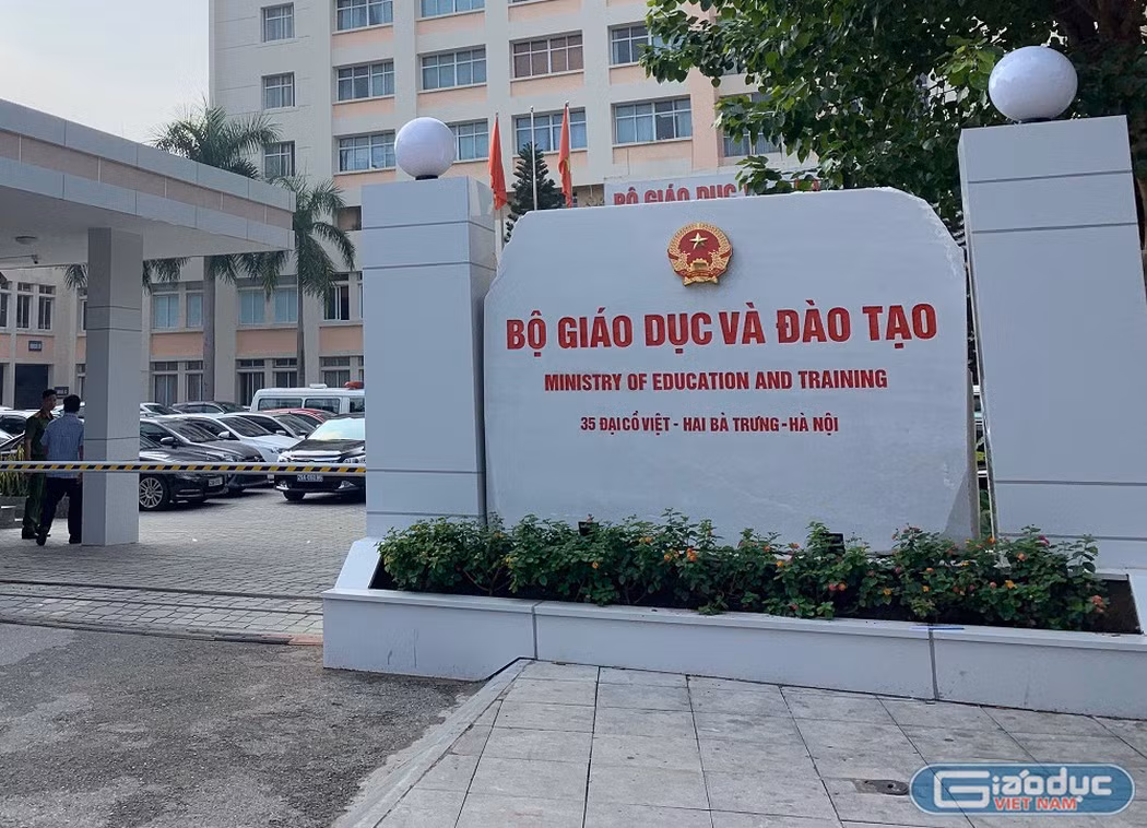 Ngày 24/2, Bộ Giáo dục và Đào tạo ban hành Quyết định về việc phân công nhiệm vụ của Bộ trưởng và các Thứ trưởng. (Ảnh minh họa: Thùy Linh) Ngày 24/2, Bộ Giáo dục và Đào tạo ban hành Quyết định về việc phân công nhiệm vụ của Bộ trưởng và các Thứ trưởng. (Ảnh minh họa: Thùy Linh)