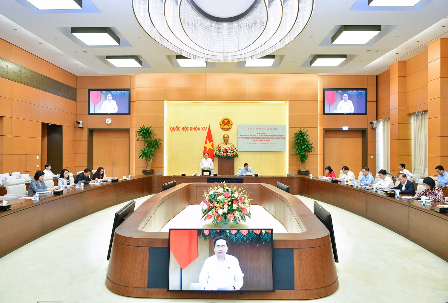Đoàn giám sát của Ủy ban Thường vụ Quốc hội làm việc với Bộ Tài chính, Bộ Kế hoạch và Đầu tư, Bộ Nội vụ về việc thực hiện Nghị quyết 88 và Nghị quyết 51 của Quốc hội. Ảnh: quochoi.vn Đoàn giám sát của Ủy ban Thường vụ Quốc hội làm việc với Bộ Tài chính, Bộ Kế hoạch và Đầu tư, Bộ Nội vụ về việc thực hiện Nghị quyết 88 và Nghị quyết 51 của Quốc hội. Ảnh: quochoi.vn