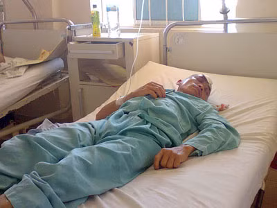 Bệnh nhân Cư A Dũng tại bệnh viện.
