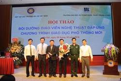 Sách Mĩ thuật theo hướng phát triển năng lực vừa dạy đại trà, Bộ lại thay sách! ảnh 2 Sách Mĩ thuật theo hướng phát triển năng lực vừa dạy đại trà, Bộ lại thay sách! ảnh 2