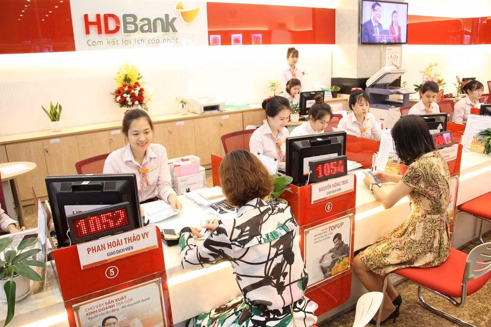 Cùng HDBank vi vu thế giới. Cùng HDBank vi vu thế giới.
