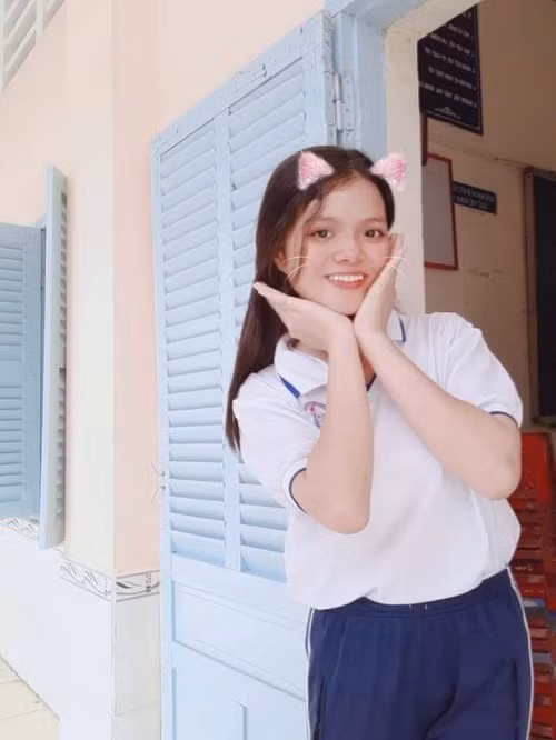 Em Võ Thị Thúy An học sinh lớp 12A12 Trường trung học phổ thông Nguyễn Thông (Ảnh: NVCC).