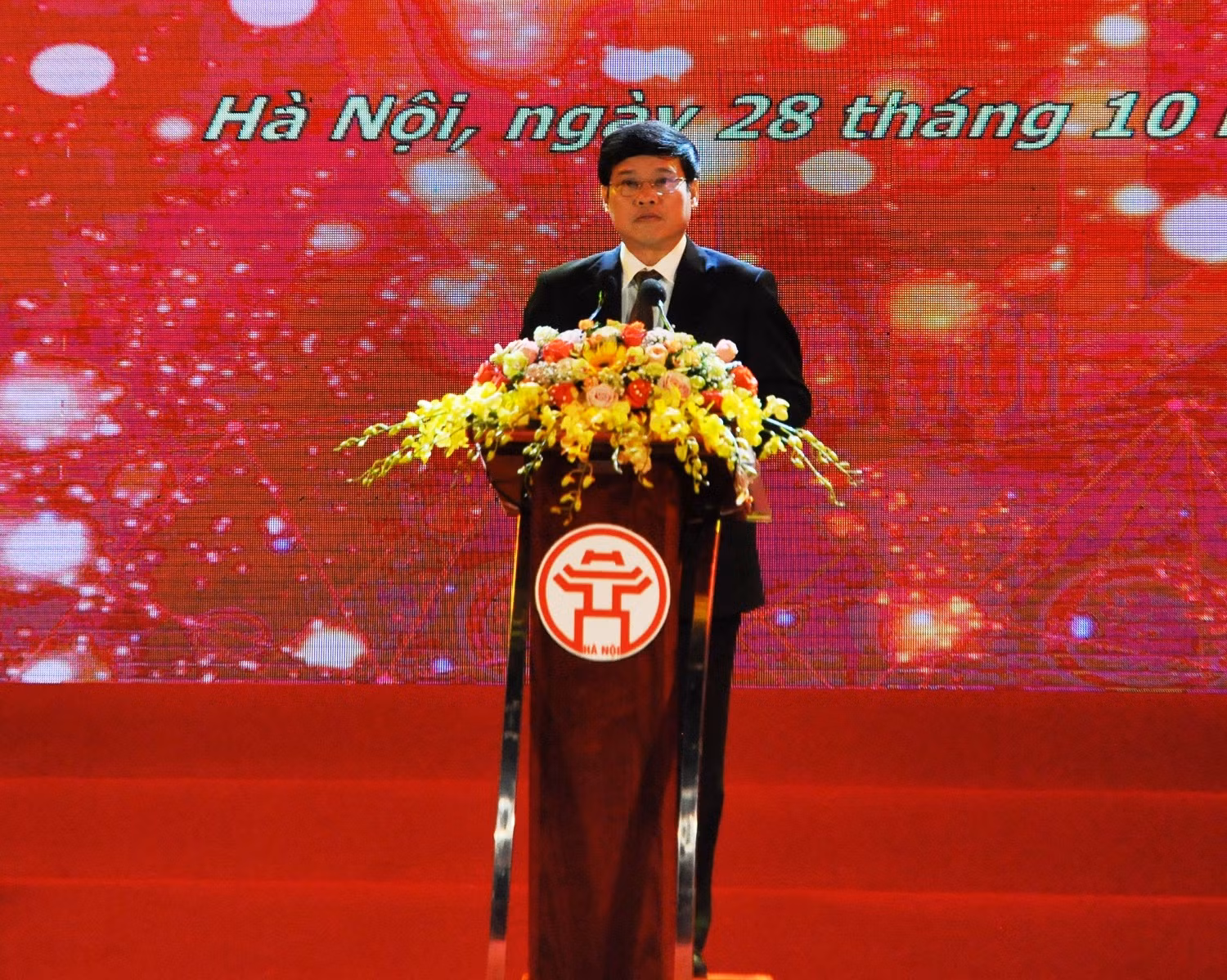 Ông Ngô Văn Quý - Phó chủ tịch Ủy ban nhân dân thành phố Hà Nội phát biểu tại buổi lễ. Ảnh: Công Tiến. Ông Ngô Văn Quý - Phó chủ tịch Ủy ban nhân dân thành phố Hà Nội phát biểu tại buổi lễ. Ảnh: Công Tiến.