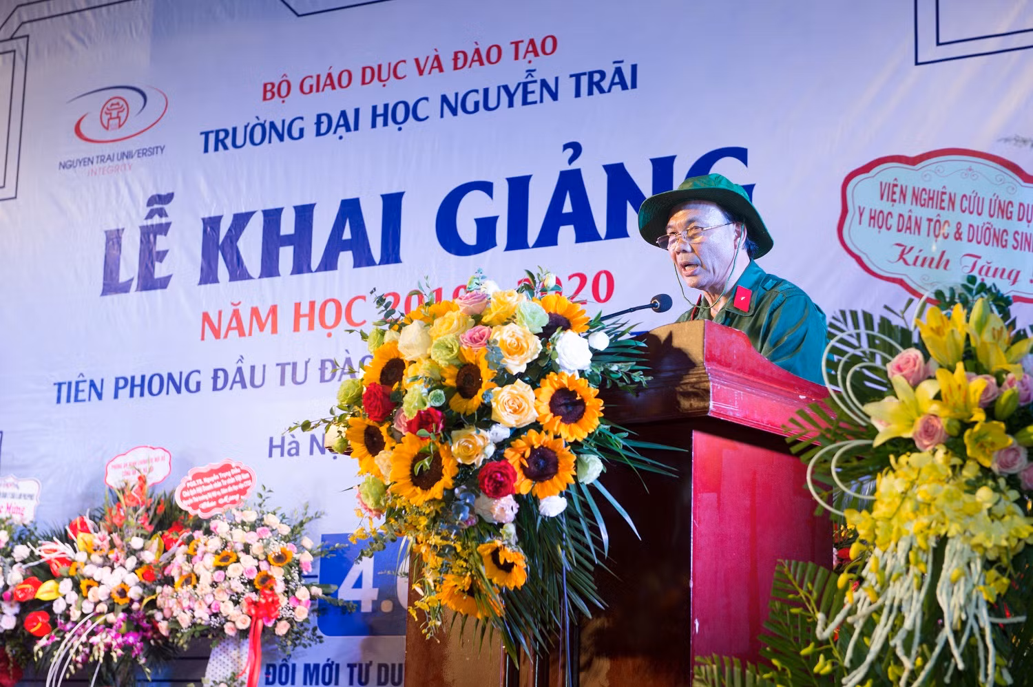 Tiến sĩ Nguyễn Tiến Luận phát biểu khai giảng năm học 2019-2020 của Trường đại học Nguyễn Trãi.