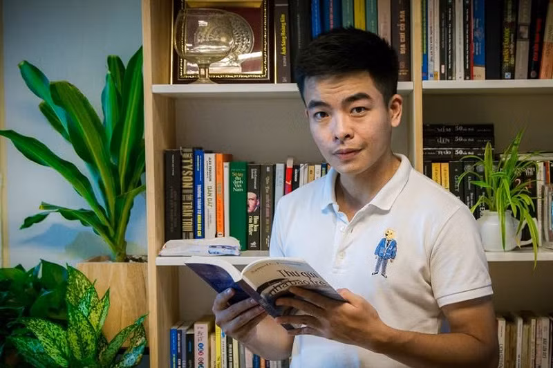Anh Lê Huy chia sẻ về câu chuyện thiếu vốn để mở rộng kinh doanh của bạn Cheo . Anh Lê Huy chia sẻ về câu chuyện thiếu vốn để mở rộng kinh doanh của bạn Cheo .