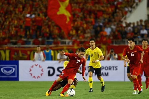 Quang Hải ghi siêu phẩm giúp đội tuyển Việt Nam chiến thắng 1 – 0 trước Malaysia.