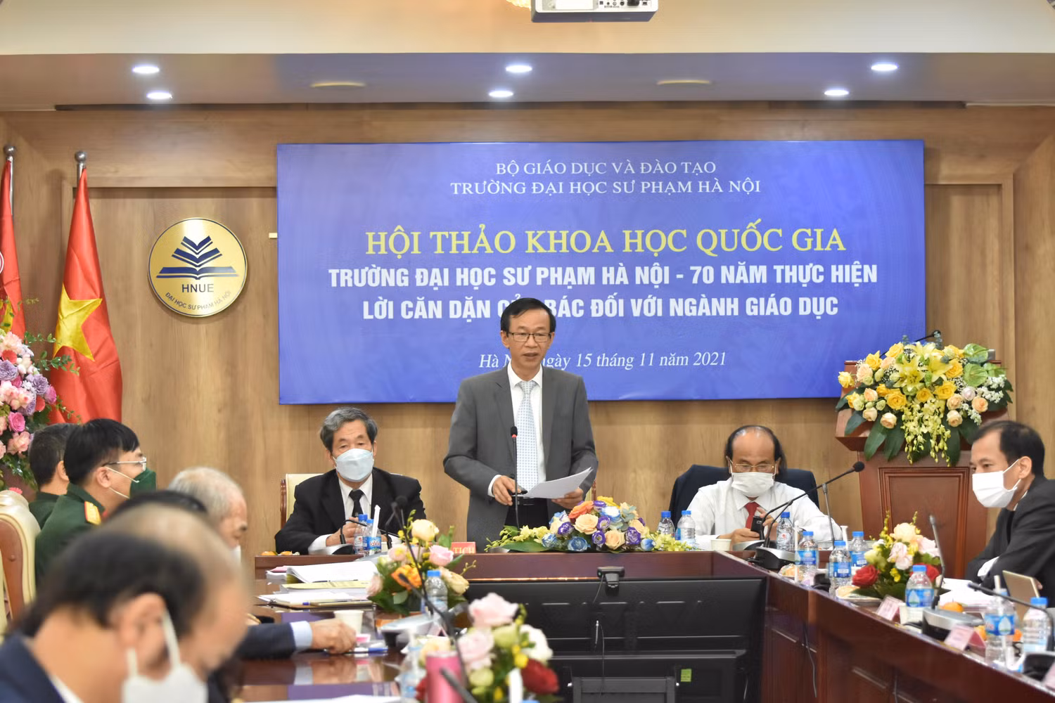 Ngày 15/11, Trường Đại học Sư phạm Hà Nội tổ chức Hội thảo khoa học quốc gia dưới hình thức trực tiếp kết hợp trực tuyến với chủ đề: “Trường Đại học Sư phạm Hà Nội - 70 năm thực hiện lời căn dặn của Bác đối với ngành giáo dục”. Ngày 15/11, Trường Đại học Sư phạm Hà Nội tổ chức Hội thảo khoa học quốc gia dưới hình thức trực tiếp kết hợp trực tuyến với chủ đề: “Trường Đại học Sư phạm Hà Nội - 70 năm thực hiện lời căn dặn của Bác đối với ngành giáo dục”.