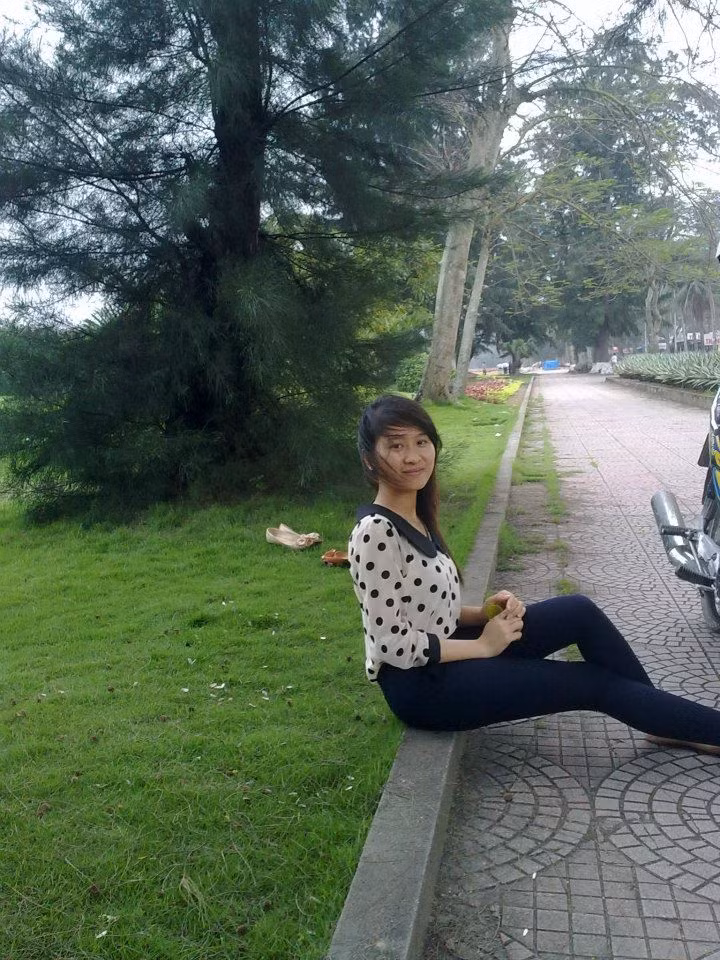 Thư là cô gái vui vẻ, hòa đồng, hoạt bát khi tham gia các hoạt động xã hội