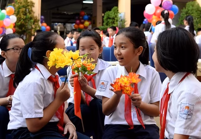 "Song bằng" - dạy thêm có tổ chức và bóng dáng những sân sau ảnh 6