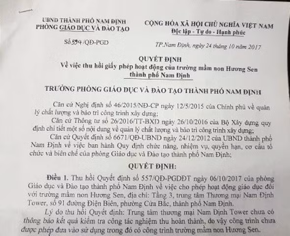Quyết định về việc thu hồi giấy phép hoạt động của Trường mầm non tư thục Hương Sen. Ảnh: Nhân Minh Quyết định về việc thu hồi giấy phép hoạt động của Trường mầm non tư thục Hương Sen. Ảnh: Nhân Minh