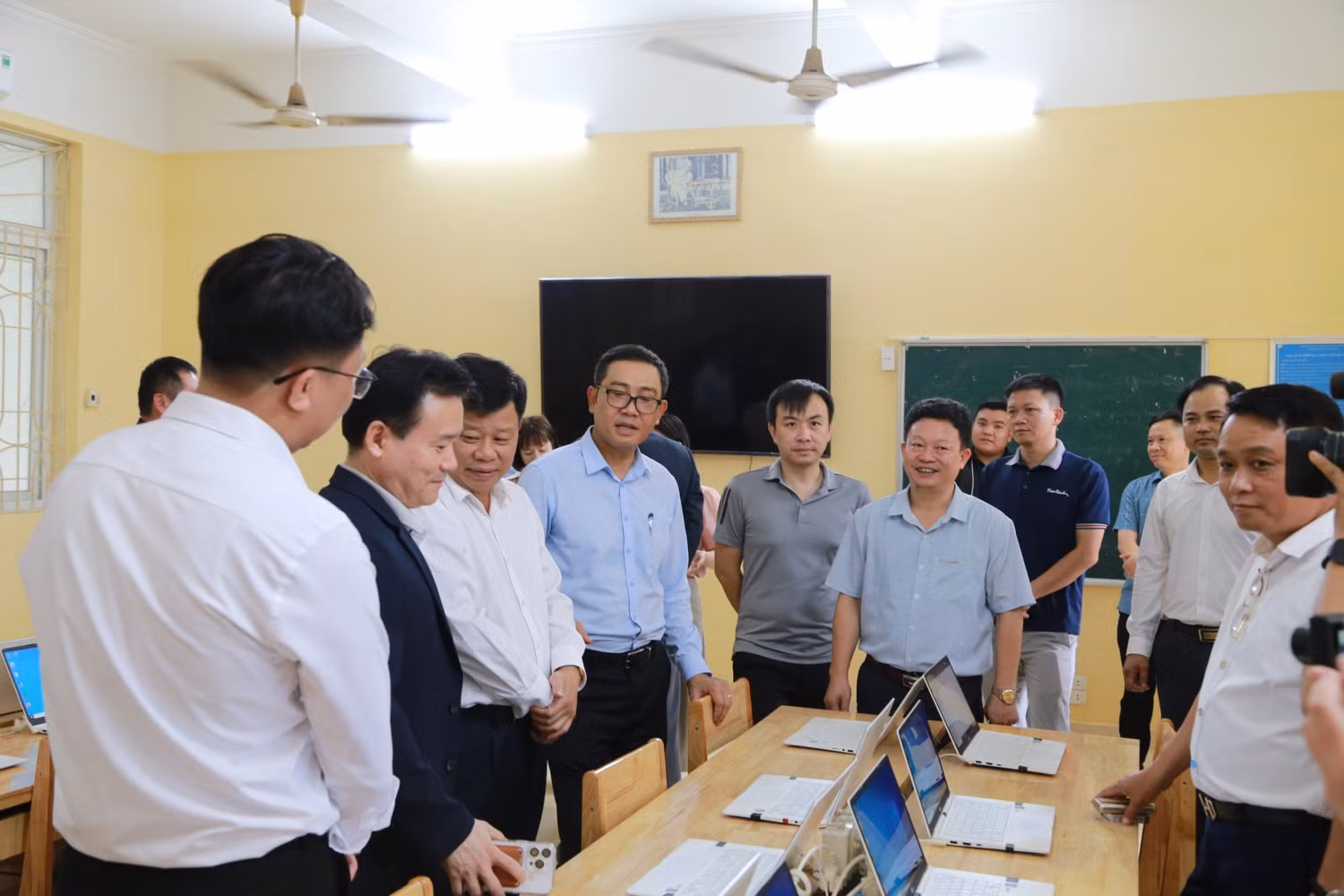 GDVN_tiep-nhan-may-tinh-3.jpg