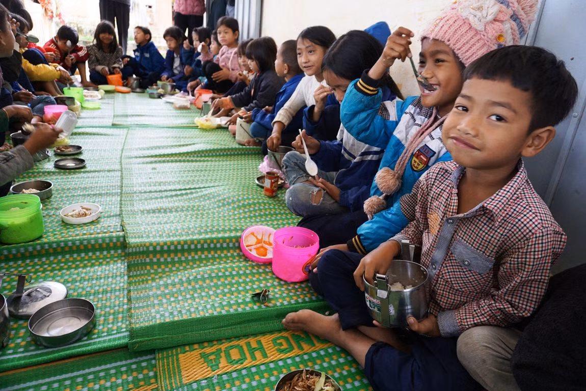 Học trò vùng cao ở các tỉnh Tây Nguyên đang gặp nhiều khó khăn, có nguy cơ phải bỏ học giữa chừng vì... xã đạt chuẩn nông thôn mới. Ảnh: MT