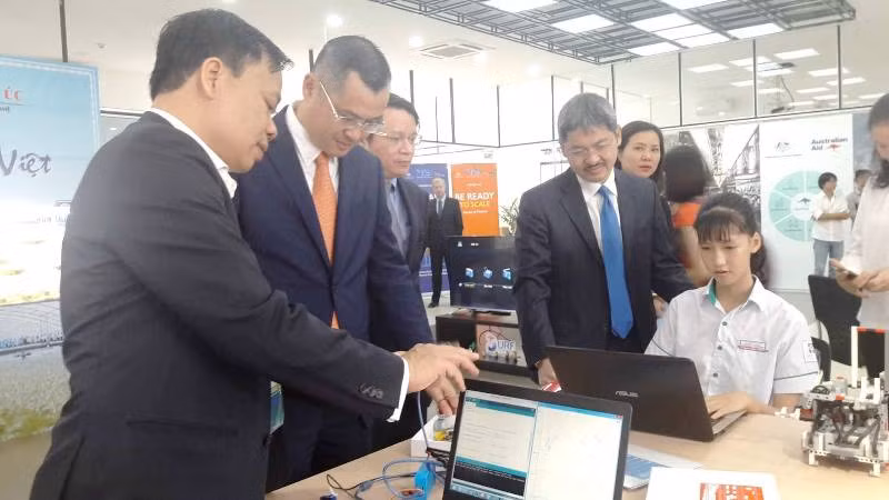 Nữ sinh viên đam mê nghiên cứu khoa học về ...tiền ảnh 3