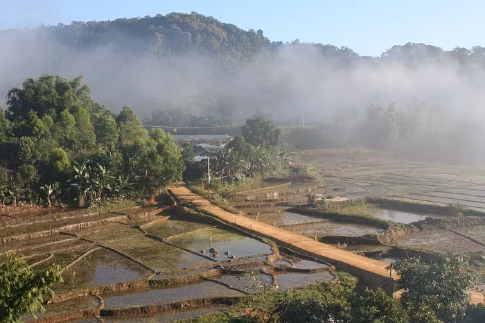 Kinh tế thị trường mới đến đây từ những quán tạp hóa của người kinh mang lên (Ảnh: tác giả cung cấp). Kinh tế thị trường mới đến đây từ những quán tạp hóa của người kinh mang lên (Ảnh: tác giả cung cấp).