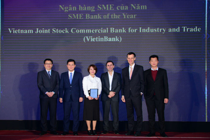 VietinBank nhận giải Ngân hàng SME của năm. VietinBank nhận giải Ngân hàng SME của năm.