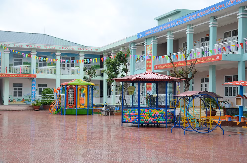 Trường Mầm non thị trấn Trới, huyện Hoành Bồ (Quảng Ninh) được công nhận trường đạt chuẩn quốc gia (Ảnh: CTV)