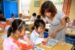 Cô giáo tiểu học Bùi Thị Dung say mê, sáng tạo với công việc