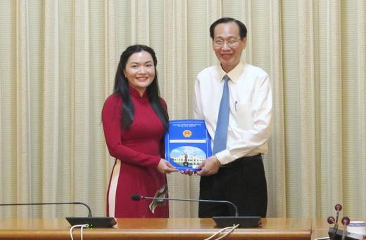 Bà Võ Thị Ngọc Thúy khi nhận nhiệm vụ là Phó Giám đốc Sở Du lịch Thành phố Hồ Chí Minh năm 2019 (ảnh: HCM cityweb) Bà Võ Thị Ngọc Thúy khi nhận nhiệm vụ là Phó Giám đốc Sở Du lịch Thành phố Hồ Chí Minh năm 2019 (ảnh: HCM cityweb)