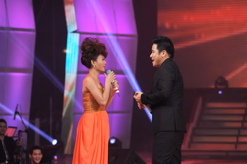 Minh Tiệp và Hà Thúy Anh hát "I SWEAR".