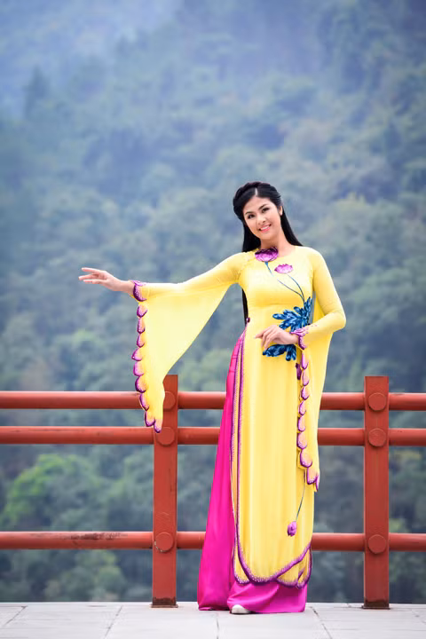 Đặt chân tới nơi đây, Ngọc Hân thực sự cảm thấy choáng ngợp với khung cảnh núi non hùng vĩ, suối thác róc rách, rừng thông cổ thụ uy nghiêm cùng không khí trong lành và yên bình đậm chất Phật.