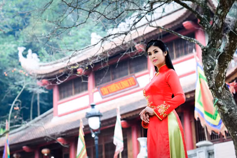 Ngọc Hân cho biết cô rất ấn tượng với thắng cảnh nơi đây, đặc biệt là phong cách chùa chiền rất cổ kính của Tây Thiên và nếu có dịp rảnh rỗi dịp cuối năm hoặc đầu năm mới cô rất mong muốn có cơ hội quay lại nơi đây để lễ chùa.