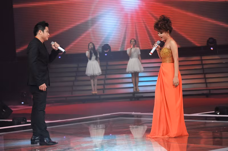 Nhạc sĩ Lê Minh Sơn đánh giá: “Tôi rất bất ngờ với Minh Tiệp. Bạn có một chất giọng lạ và khá tốt. Tuy nhiên, khi hát, Thúy Anh đừng lấn át Minh Tiệp quá, bạn cần phải nâng anh ấy lên".