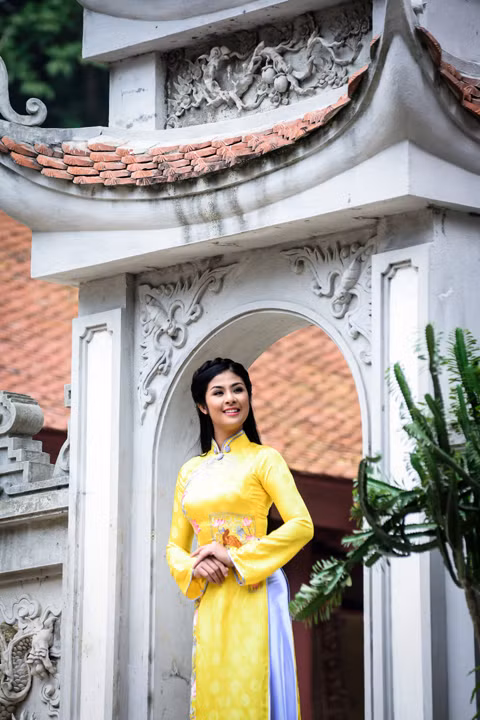 Tây Thiên, Tam đảo miền đất cổ xưa với núi rừng suối thác hùng vĩ nằm trên dãy núi Tam Đảo Vĩnh phúc, ngay gần phía bắc Kinh Thành Thăng Long. Nằm chính tại trung sơn điểm giữa các huyết mạch quốc gia đó là Đền hùng của nhà nước Văn Lang, là Hoa lư cố đô nhà nước âu lạc, là núi tản Ba vì, là Bái đính, chùa hương, Yên tử, các miền phật giáo thâm uy.