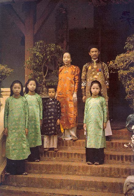 Chú thích của tác giả: Quan Thống sứ Bắc kỳ và gia đình, 1915 Chú thích của tác giả: Quan Thống sứ Bắc kỳ và gia đình, 1915
