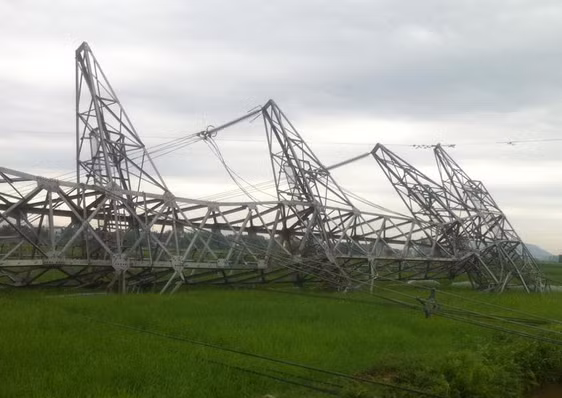 Những "cánh tay" khổng lồ cũng bị bẻ gục (ảnh: Anh Minh).